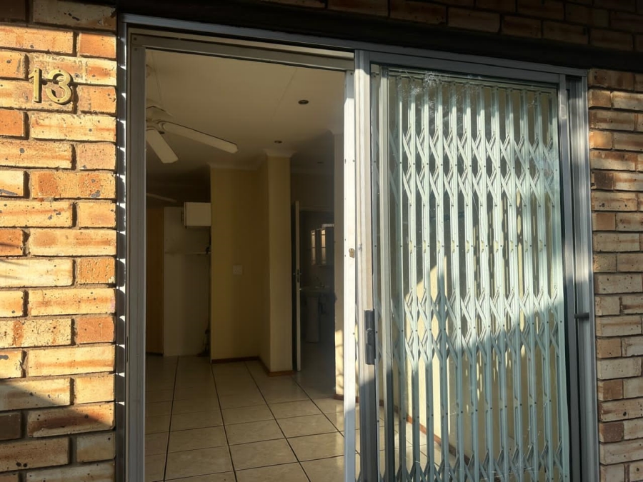 2 Bedroom Property for Sale in Safari Gardens North West